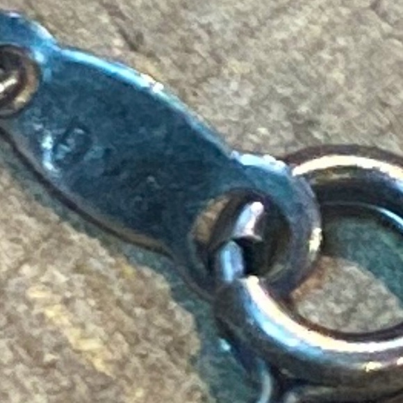 Flower necklace (shorter style good for layering) - Picture 4 of 6